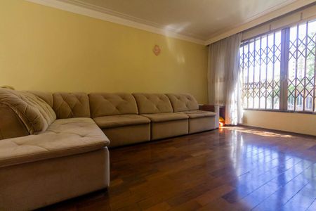 Casa à venda com 251m², 4 quartos e 3 vagas Casa à venda com 251m², 4 quartos e 3 vagasSala