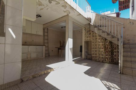 Casa à venda com 251m², 4 quartos e 3 vagas Casa à venda com 251m², 4 quartos e 3 vagasQuintal