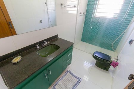 Casa à venda com 251m², 4 quartos e 3 vagas Casa à venda com 251m², 4 quartos e 3 vagasBanheiro 1