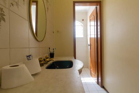 Casa à venda com 251m², 4 quartos e 3 vagas Casa à venda com 251m², 4 quartos e 3 vagasLavabo