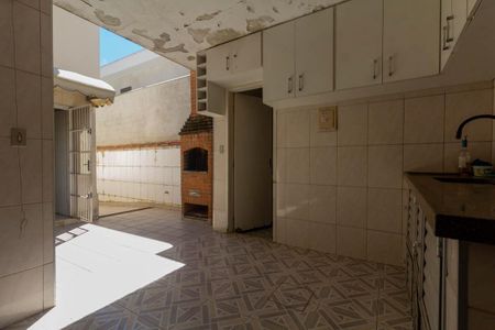 Casa à venda com 251m², 4 quartos e 3 vagas Casa à venda com 251m², 4 quartos e 3 vagasQuintal