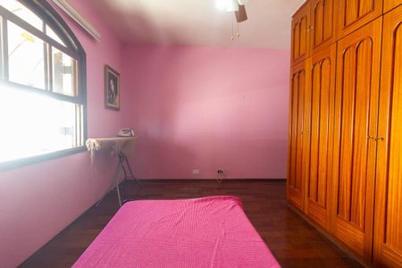 Casa à venda com 251m², 4 quartos e 3 vagas Casa à venda com 251m², 4 quartos e 3 vagasQuarto 4