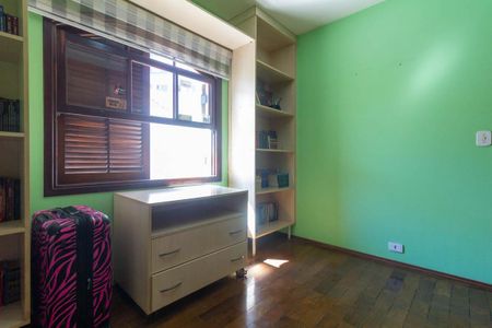 Casa à venda com 251m², 4 quartos e 3 vagas Casa à venda com 251m², 4 quartos e 3 vagasQuarto 1