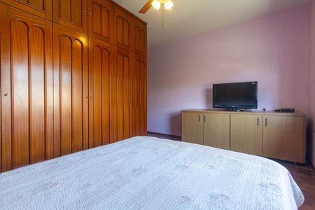 Casa à venda com 251m², 4 quartos e 3 vagas Casa à venda com 251m², 4 quartos e 3 vagasQuarto 2