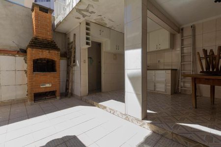 Casa à venda com 251m², 4 quartos e 3 vagas Casa à venda com 251m², 4 quartos e 3 vagasQuintal