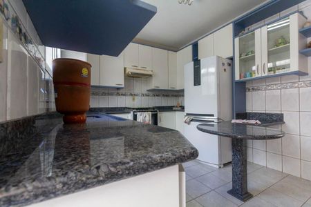 Casa à venda com 251m², 4 quartos e 3 vagas Casa à venda com 251m², 4 quartos e 3 vagasCozinha