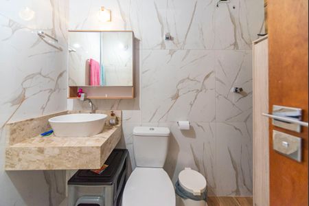 Casa à venda com 172m², 3 quartos e 2 vagas Casa à venda com 172m², 3 quartos e 2 vagasBanheiro Social