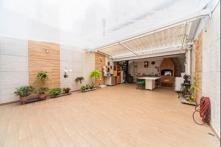 Casa à venda com 172m², 3 quartos e 2 vagas Casa à venda com 172m², 3 quartos e 2 vagasQuintal Fundos