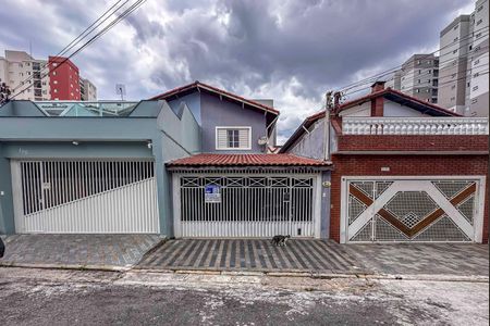 Casa à venda com 172m², 3 quartos e 2 vagas Casa à venda com 172m², 3 quartos e 2 vagasFachada