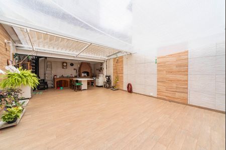 Casa à venda com 172m², 3 quartos e 2 vagas Casa à venda com 172m², 3 quartos e 2 vagasQuintal Fundos