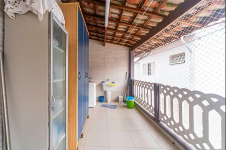 Casa à venda com 172m², 3 quartos e 2 vagas Casa à venda com 172m², 3 quartos e 2 vagasÁrea de Serviço