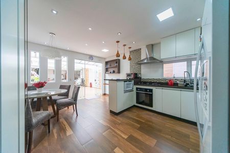 Casa à venda com 172m², 3 quartos e 2 vagas Casa à venda com 172m², 3 quartos e 2 vagasCopa e Cozinha