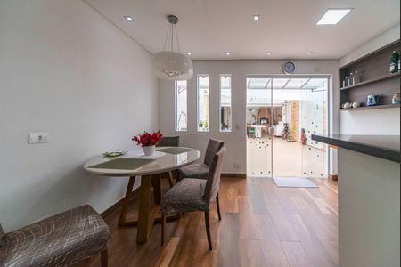 Casa à venda com 172m², 3 quartos e 2 vagas Casa à venda com 172m², 3 quartos e 2 vagasCopa e Cozinha