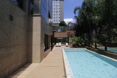 Apartamento à venda com 617m², 5 quartos e 5 vagasÁrea comum - Piscina