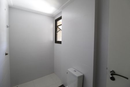 Apartamento à venda com 617m², 5 quartos e 5 vagasBanheiro da Suíte 2