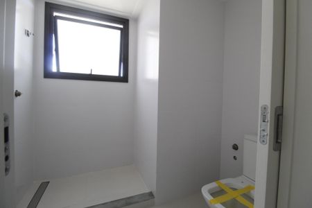 Apartamento à venda com 617m², 5 quartos e 5 vagasBanheiro da Suíte 3