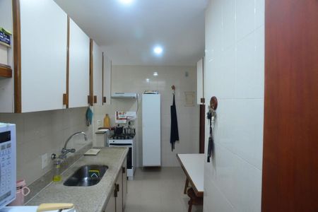 Apartamento à venda com 99m², 3 quartos e 2 vagasCozinha