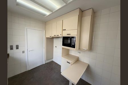 Apartamento para alugar com 216m², 3 quartos e 3 vagasÁrea de Serviço