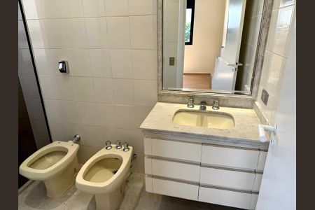 Apartamento para alugar com 216m², 3 quartos e 3 vagasBanheiro da Suíte 2