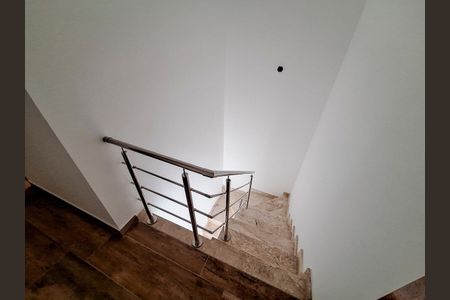 Casa à venda com 120m², 3 quartos e 2 vagasEscada