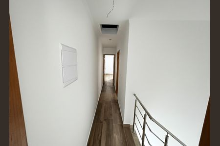 Casa à venda com 120m², 3 quartos e 2 vagasCorredor