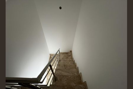 Casa à venda com 120m², 3 quartos e 2 vagasEscada