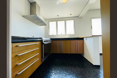 Cozinha de apartamento para alugar com 3 quartos, 215m² em Sumaré, São Paulo