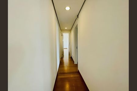 Apartamento para alugar com 215m², 3 quartos e 4 vagasCorredor