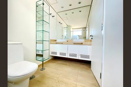 Banheiro da Suíte 1 de apartamento para alugar com 3 quartos, 215m² em Sumaré, São Paulo