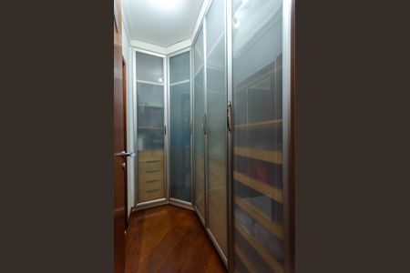 Casa à venda com 600m², 7 quartos e 10 vagasSuíte 2 - Closet