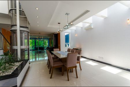 Casa à venda com 600m², 7 quartos e 10 vagasSalada de Jantar