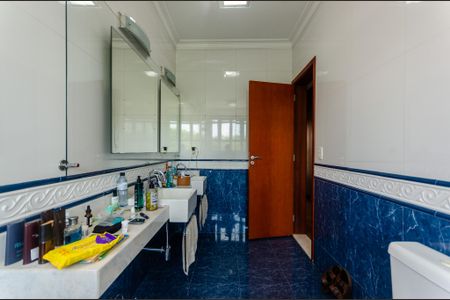 Casa à venda com 600m², 7 quartos e 10 vagasSuíte 4 - Banheiro