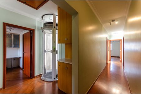 Casa à venda com 600m², 7 quartos e 10 vagasCorredor