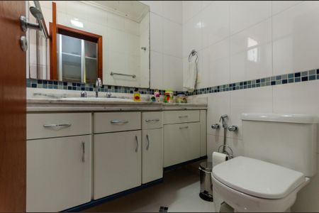 Casa à venda com 600m², 7 quartos e 10 vagasSuíte 5 - Banheiro