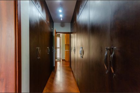 Casa à venda com 600m², 7 quartos e 10 vagasSuíte 4 - Closet