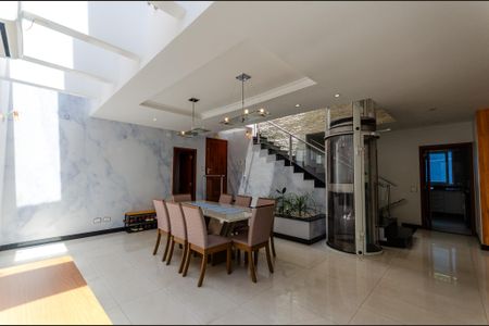 Casa à venda com 600m², 7 quartos e 10 vagasSalada de Jantar