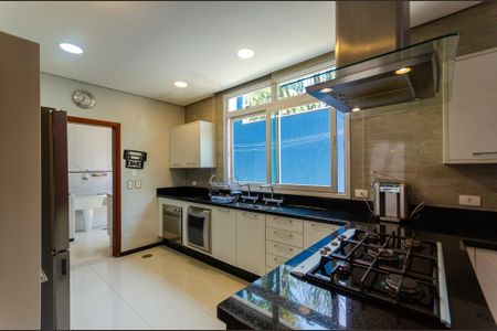 Casa à venda com 600m², 7 quartos e 10 vagasCozinha