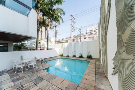 Apartamento à venda com 260m², 4 quartos e 3 vagas Apartamento à venda com 260m², 4 quartos e 3 vagasÁrea comum - Piscina
