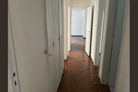 Corredor de apartamento para alugar com 3 quartos, 140m² em Bela Vista, São Paulo