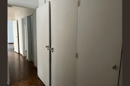 Corredor de apartamento para alugar com 3 quartos, 140m² em Bela Vista, São Paulo