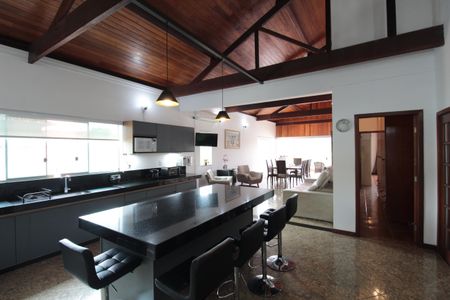 Sala/Cozinha de casa à venda com 8 quartos, 504m² em Braúnas, Belo Horizonte
