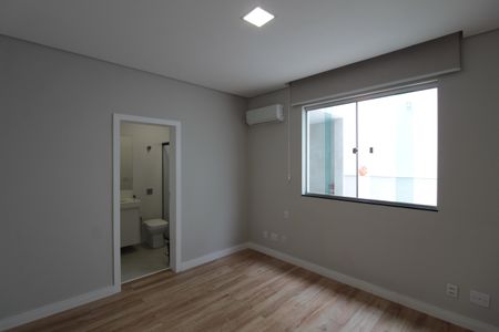 Casa à venda com 504m², 8 quartos e 7 vagasSuíte 2 - Casa 2