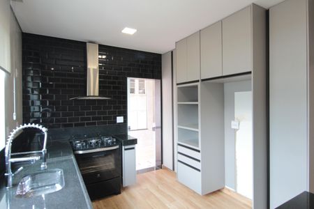 Casa à venda com 504m², 8 quartos e 7 vagasCozinha - Casa 2