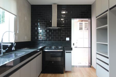 Casa à venda com 504m², 8 quartos e 7 vagasCozinha - Casa 2