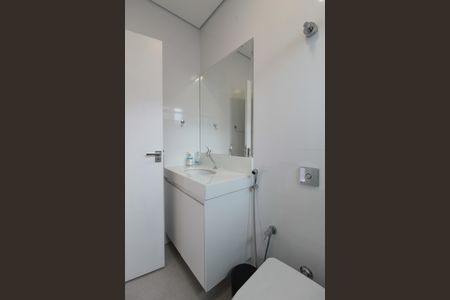 Casa à venda com 504m², 8 quartos e 7 vagasBanheiro da Suíte 3 - Casa 2