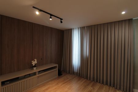 Casa à venda com 504m², 8 quartos e 7 vagasQuarto - Casa 2