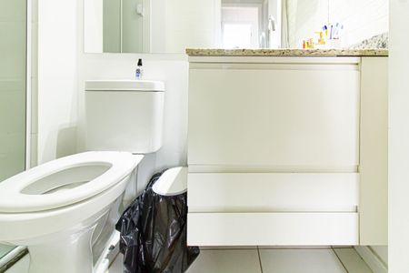 Apartamento à venda com 67m², 3 quartos e 1 vaga Apartamento à venda com 67m², 3 quartos e 1 vagaBanheiro Social