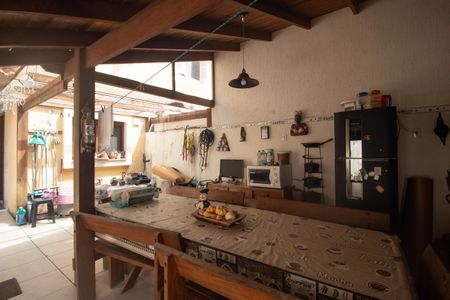 Casa à venda com 200m², 4 quartos e 1 vagaÁrea comum - Churrasqueira