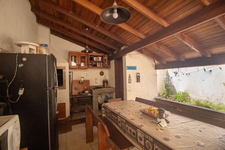 Casa à venda com 200m², 4 quartos e 1 vagaÁrea comum - Churrasqueira