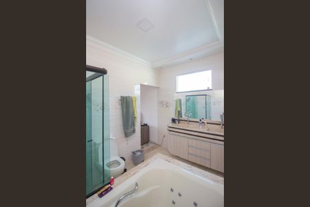 Casa para alugar com 700m², 5 quartos e 14 vagasBanheiro da Suíte 1